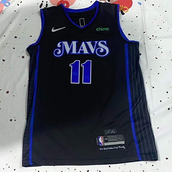 Brooklyn Nets Player Irving Number 11 In A Black Jersey - Picture 1 of 6